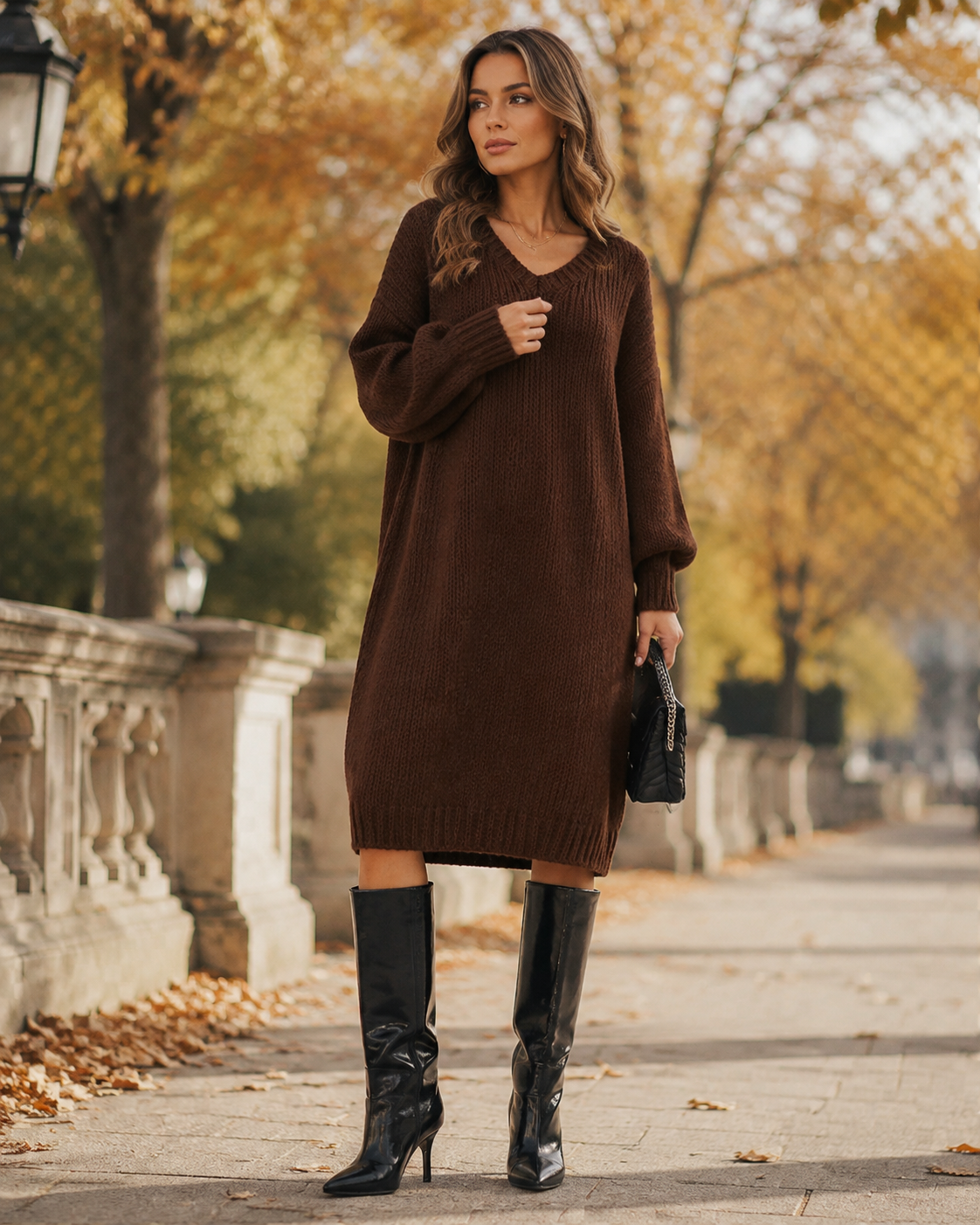 Model met mohair truijurk, chocoladebruin #chocolate-brown #chocoladebruin