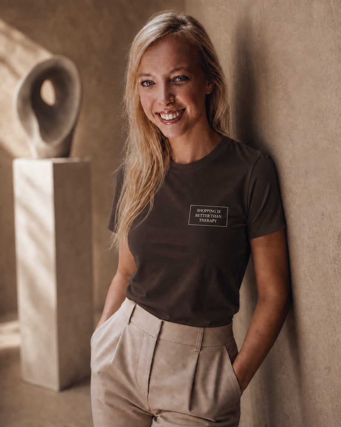 Model met Jovida T-shirt bruin #brown #bruin