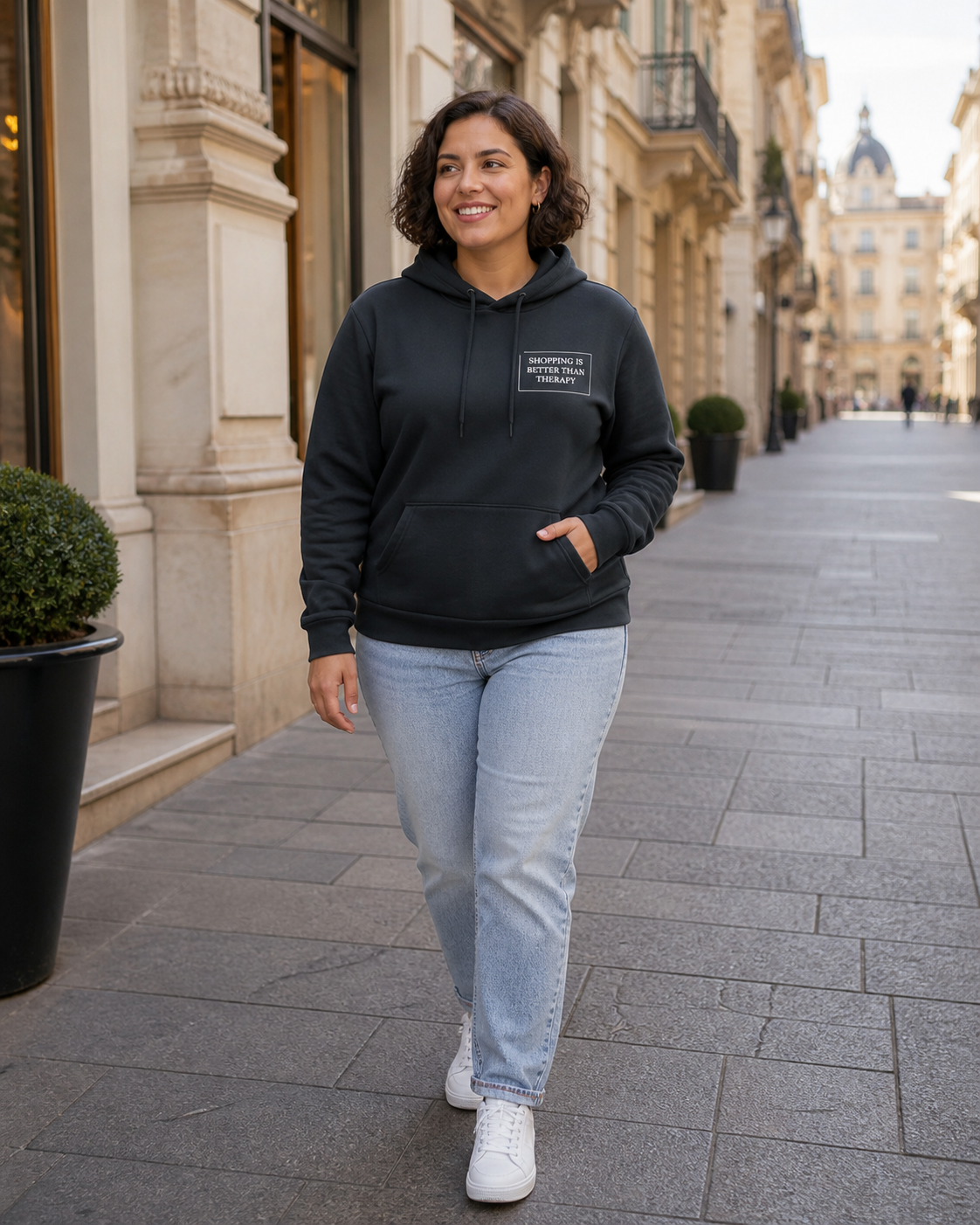Model met Jovida hoodie zwart #black #zwart