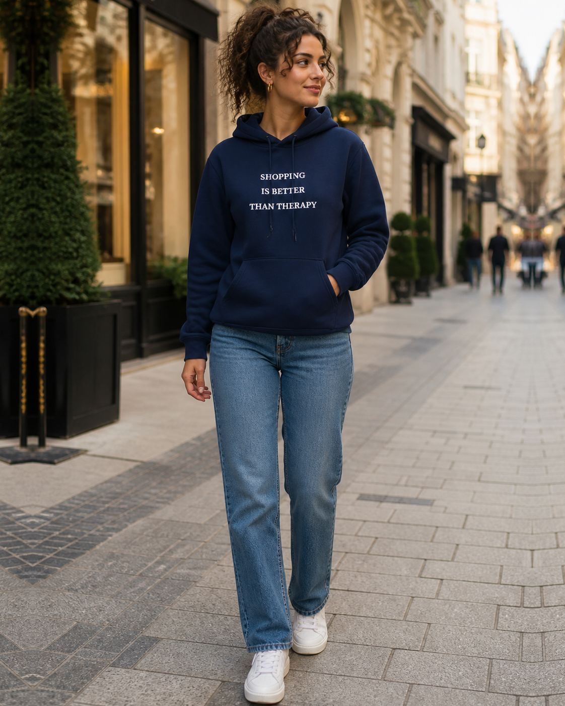 Model met Jovida hoodie marineblauw #navy #marineblauw