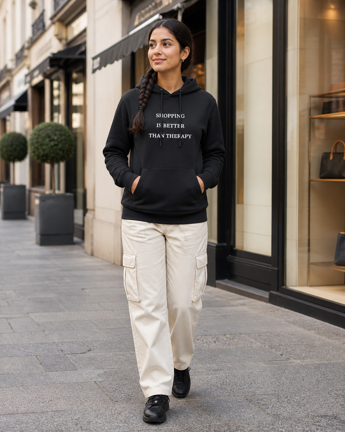 Model met Jovida hoodie zwart #black #zwart