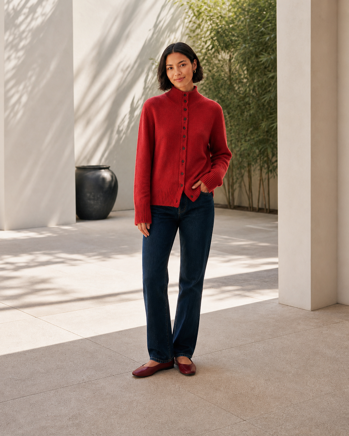Gebreid vest met opstaande kraag, rood — tweede aanzicht #red #rood